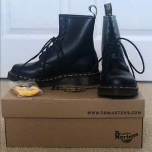 black dr martens 1460 boots